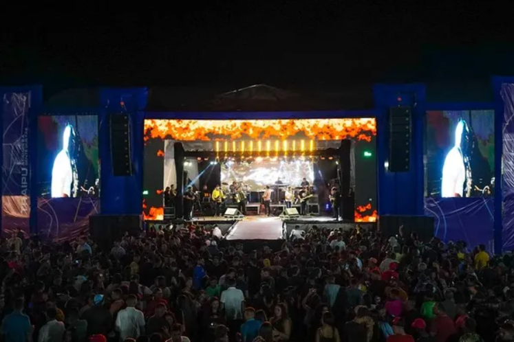 Público prestigia Noite do Brega e lota Praça Beira Rio em Traipu